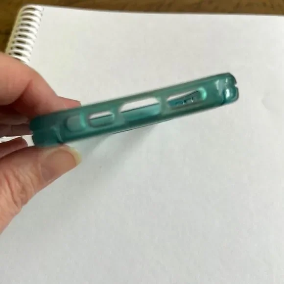 iPhone 13 Otterbox case - Picture 6 of 6